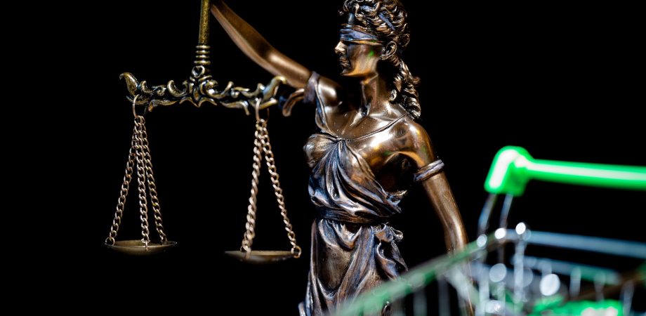 justitia-4777073_1920